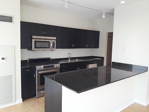3rd image of 8 E Randolph St #1501
