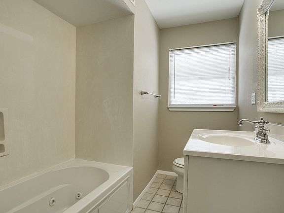4th image of 2948 Selma Ln