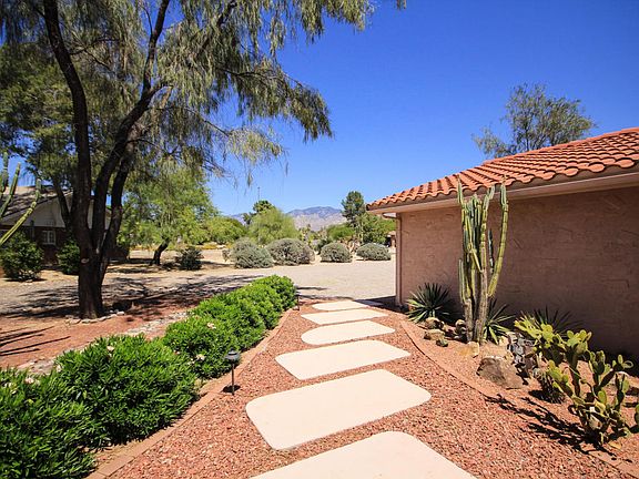5th image of 925 W Landoran Ln