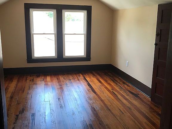 5th image of 205 S McNary St