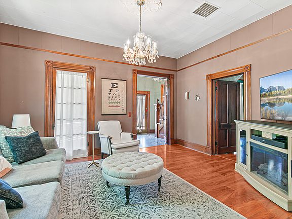 4th image of 504 S Oakdale Ave