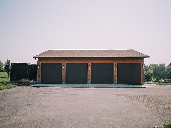 Detached Garage
