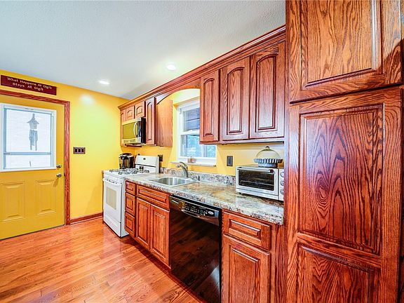 5th image of 2431 Romine St