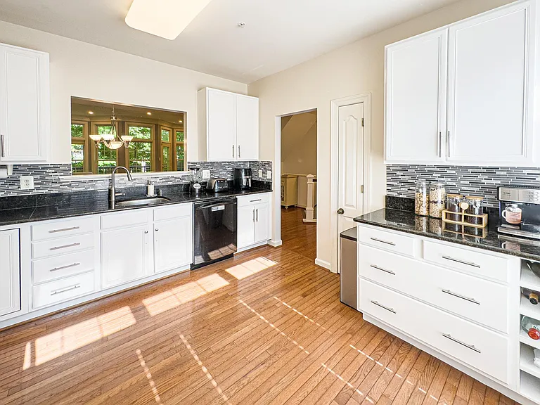 2029 Ashleigh Woods Ct — Photo 14