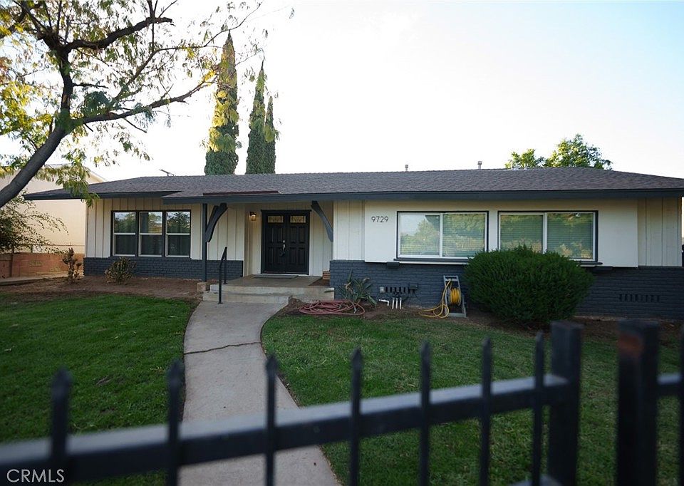 1st image of 9729 Woodley Ave