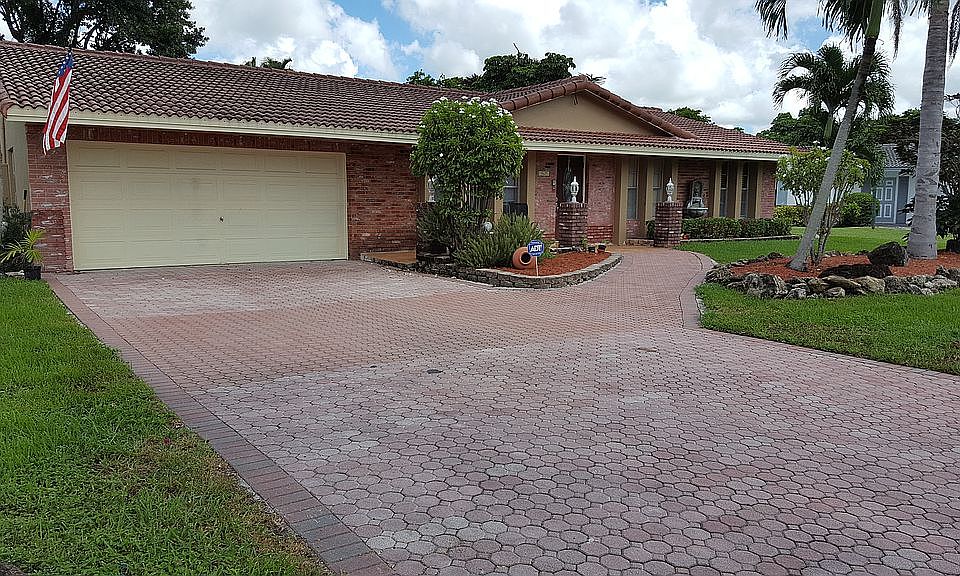 1st image of 10651 NW 39th St