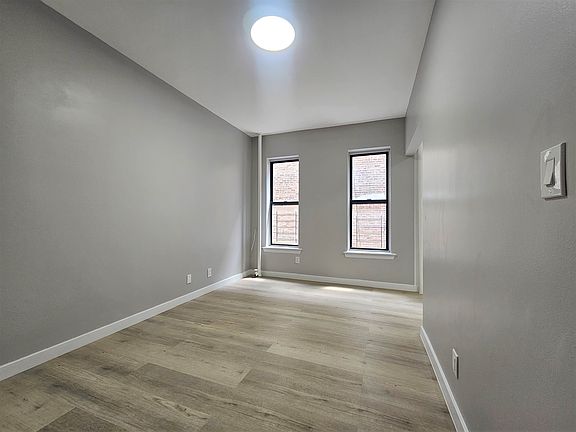 2nd image of 527 W 160th St APT 4C
