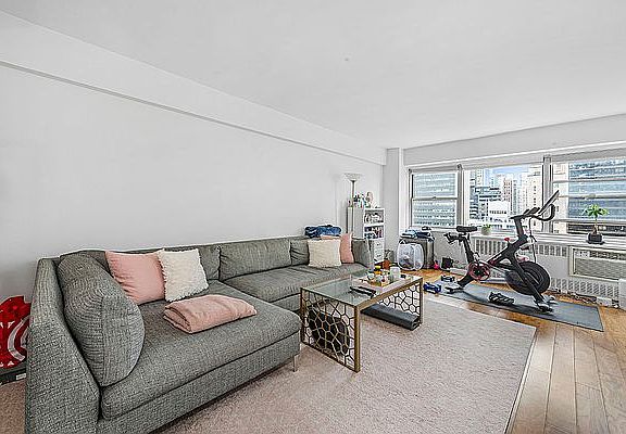 4th image of 333 E 46th St APT 15F