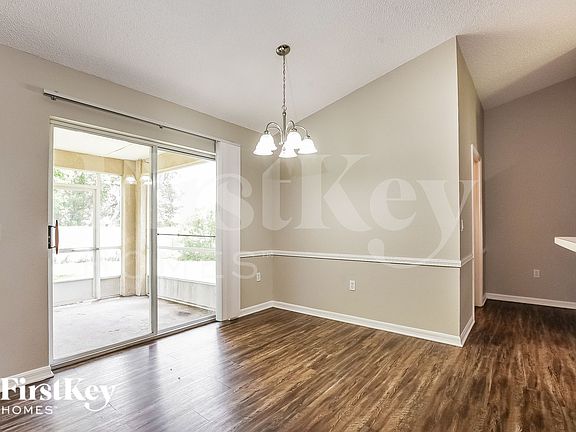 5th image of 917 Yellowbird Ave