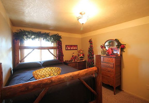2nd image of 912 Yampa Ave #2