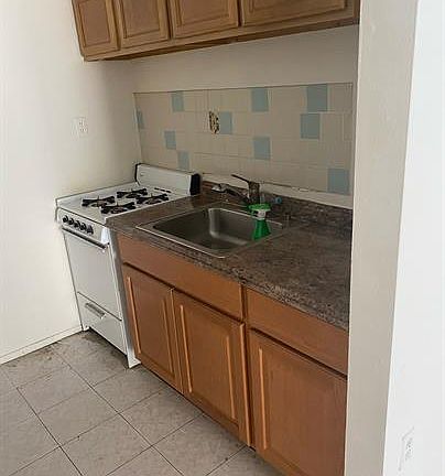 2nd image of 99 Parker St #1