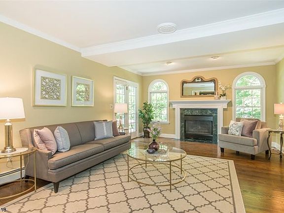 4th image of 79 Evergreen Dr