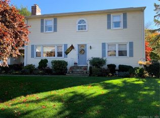 131 Inwood Rd, Trumbull, CT 06611