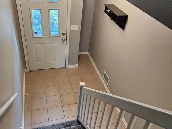 3rd image of 818 W Saint Johns Pl