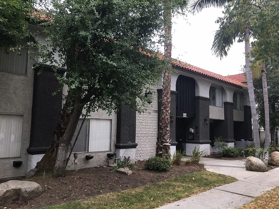 Rock Glen Villa...Gorgeous Newly Remodeled Apartments In Glendale Neighborhood!