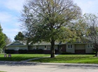 2317 Arrowhead Rd, Grand Island, NE 68801