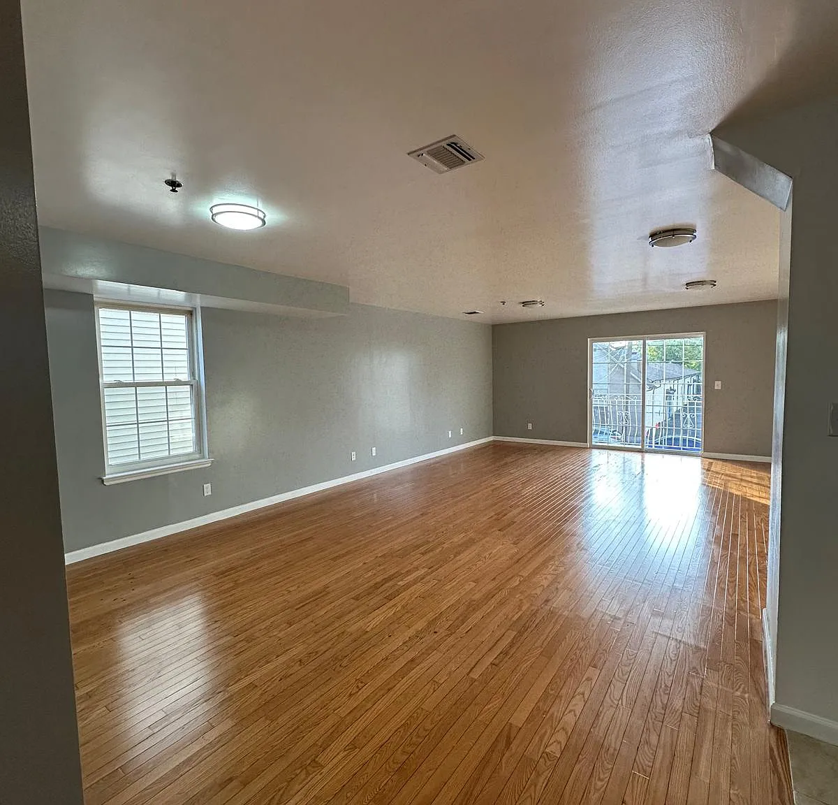 3 bed, 1500 sqft, $2,800 — Photo 2