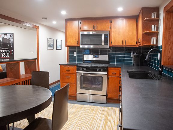 5th image of 2237 Scoville Ave #G