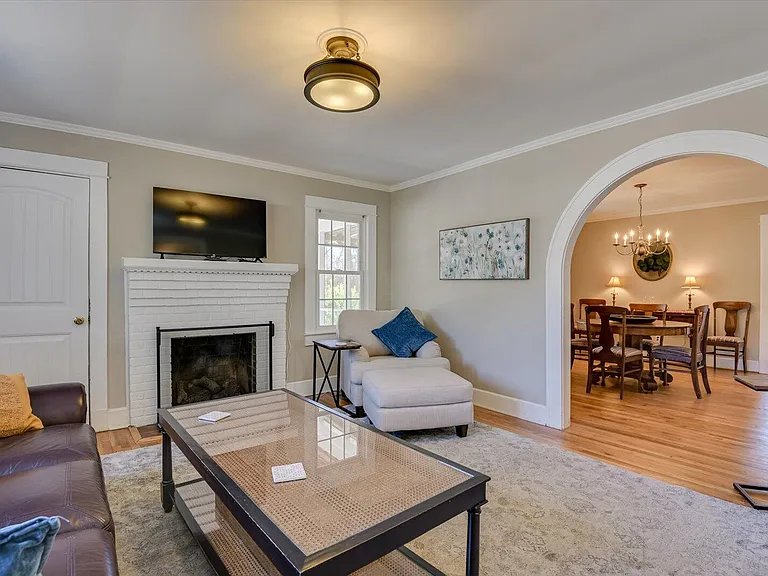 126 Horry St SE — Photo 2