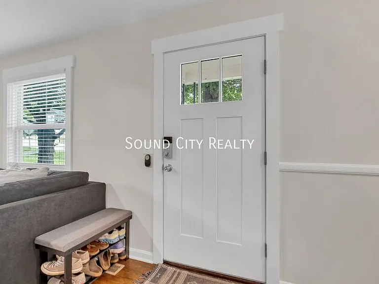 2929 Emery Dr — Photo 15