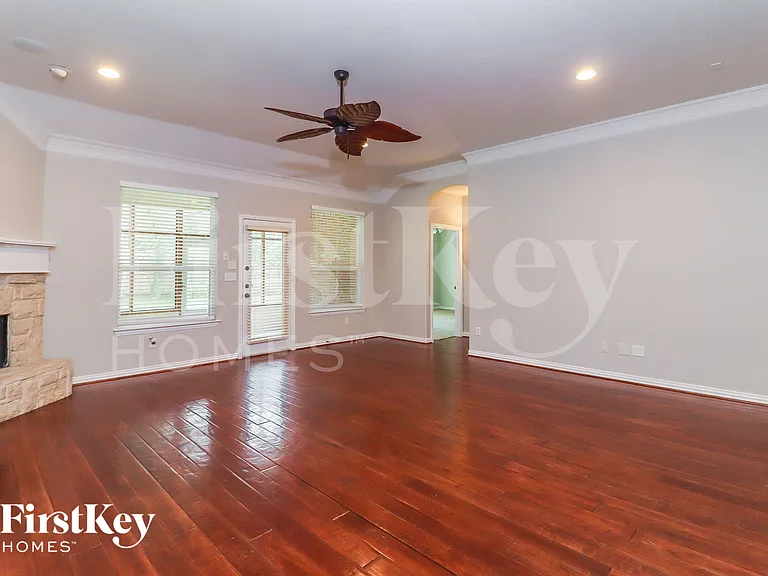 5228 Estrella Ln — Photo 2
