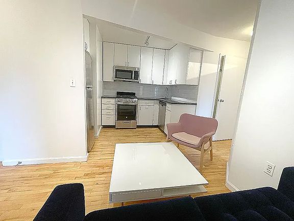 2nd image of 49 Ludlow St APT 8B