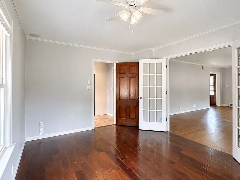 932 Robinson St — Photo 12