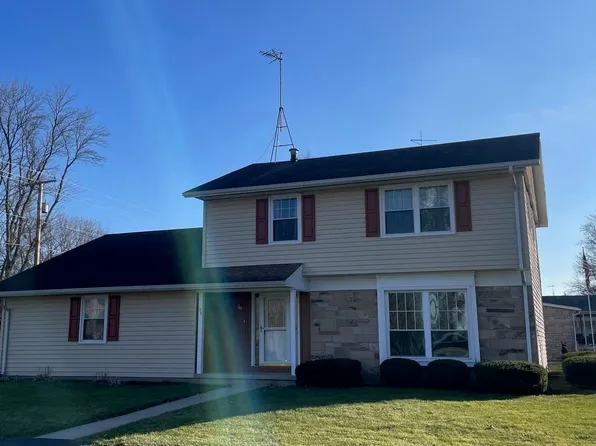 105 E Ada St, Francesville, IN 47946