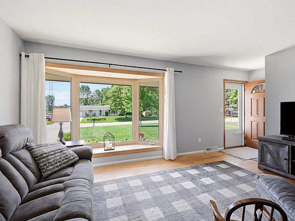 4th image of 11610 W Sunnybrook ROAD