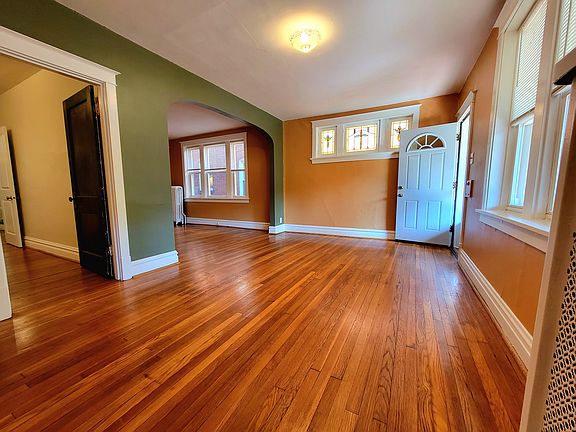 Entryway / Living Room