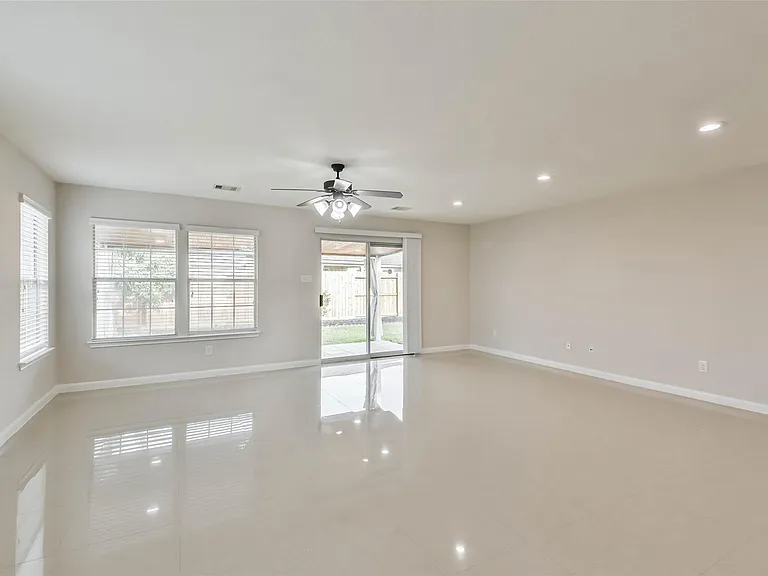 7718 Shavano Ln — Photo 8