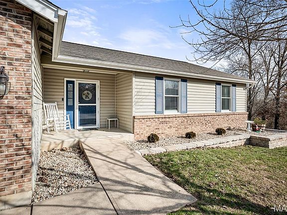 3rd image of 13 Feise Forest Ct