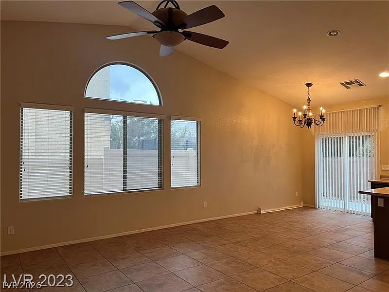 3 bed, 2.0 bath, 1377 sqft, $1,750 — Photo 4