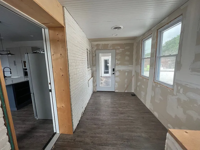 200 S Main St #2F — Photo 3