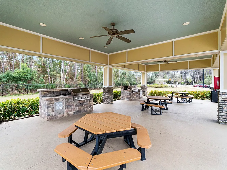 Broxton Bay Apartments — Photo 11