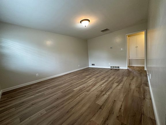 3rd image of 2310 E Lambourne Ave