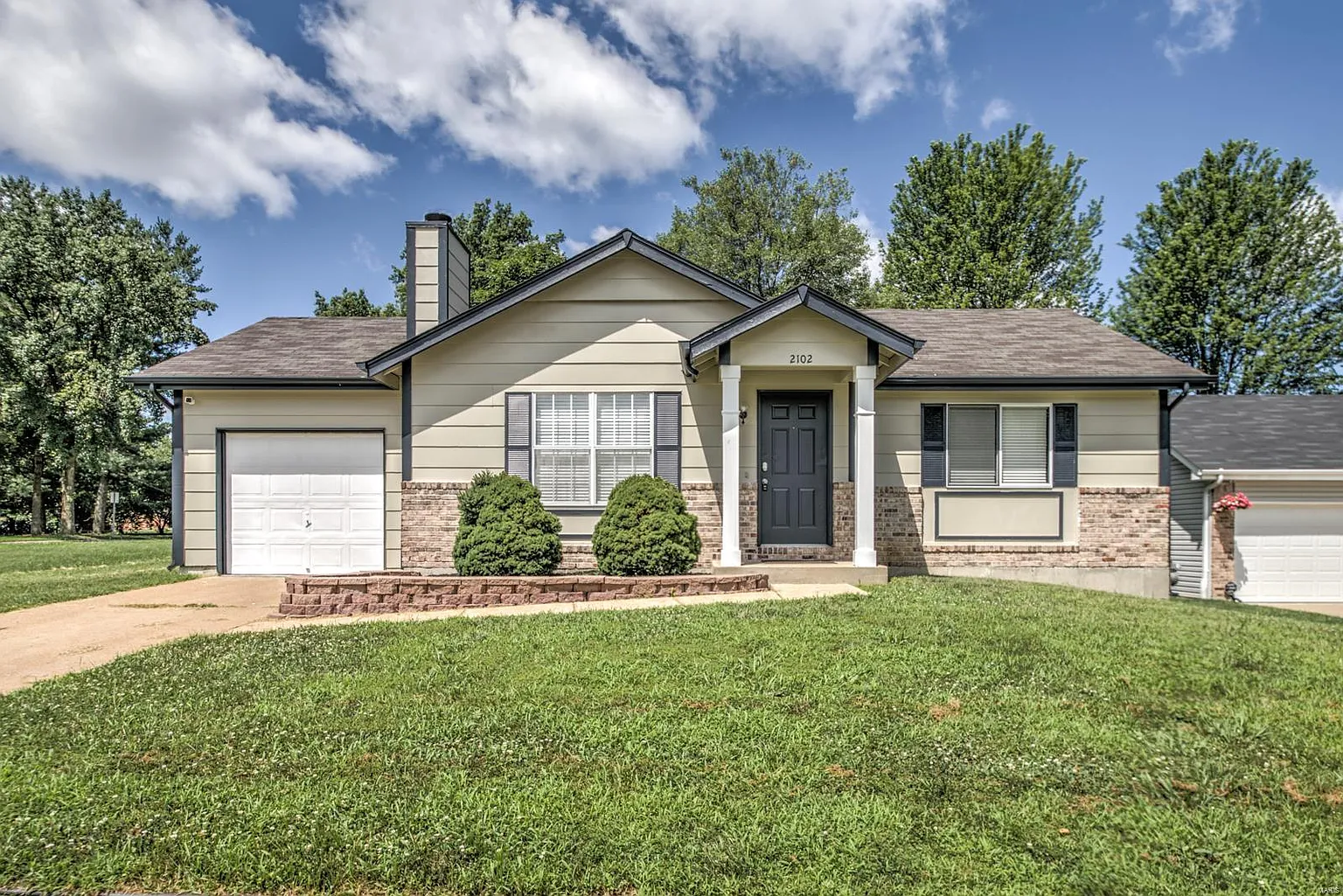 2102 Hungerford Dr photo 1