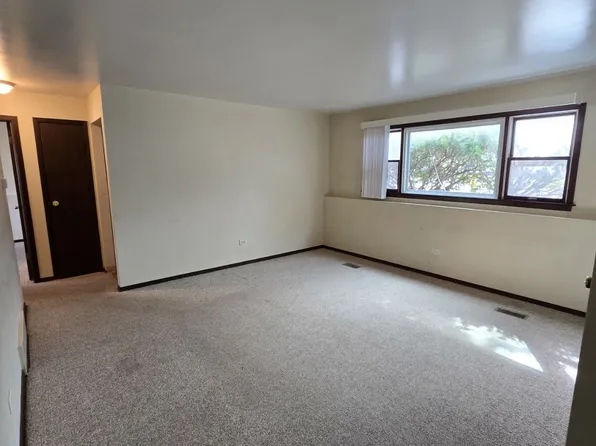 1016 Manchester Ct #1B, South Elgin, IL 60177