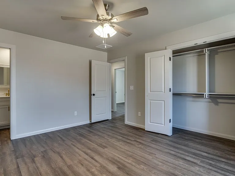 317 Dooley Creek Ln — Photo 35
