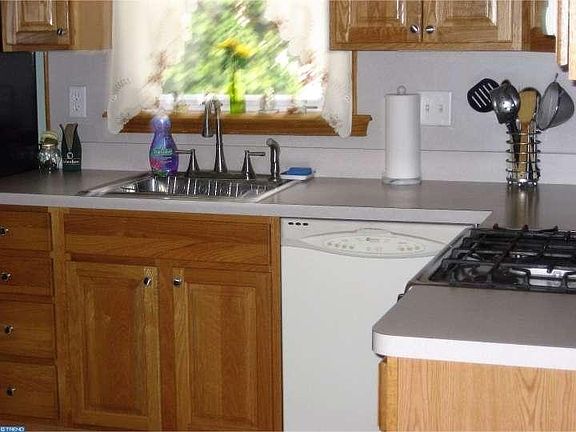 5th image of 103 Glen Nor Ave