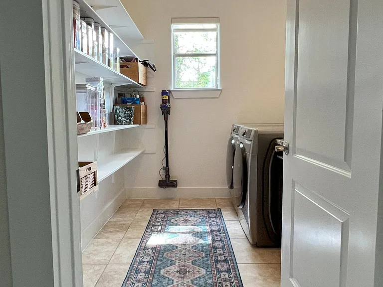 205 E 33rd St — Photo 13