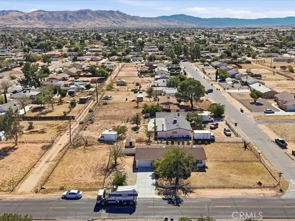 21057 Sitting Bull Rd, Apple Valley, CA 92308