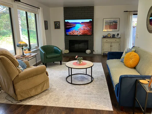 1118 Sutherland Ln APT 1, Capitola, CA 95010