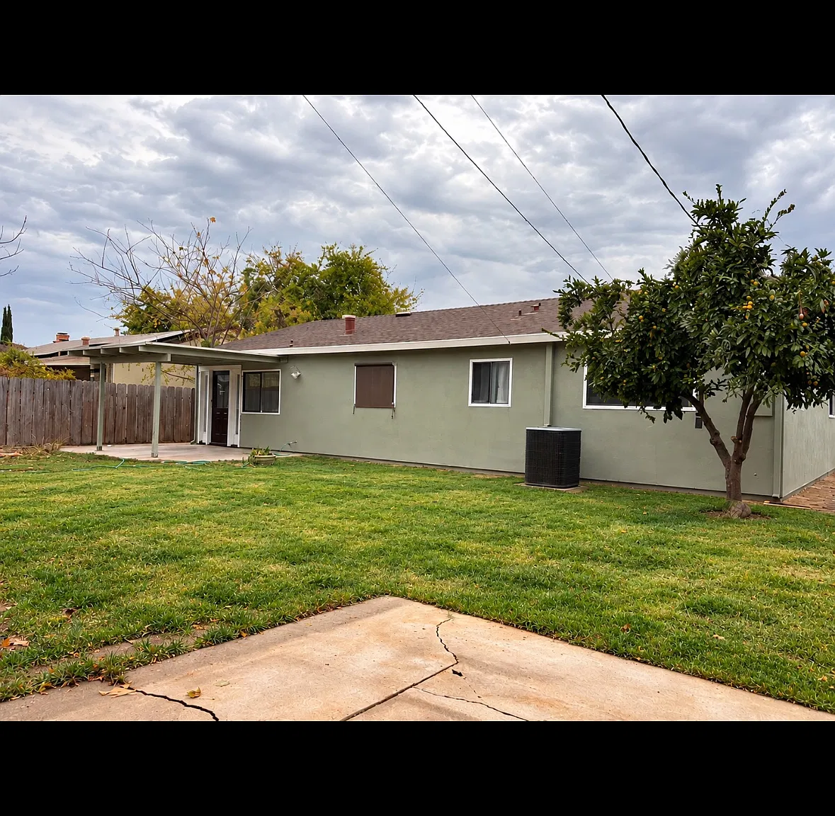 4 bed, 1376 sqft, $2,400 — Photo 2