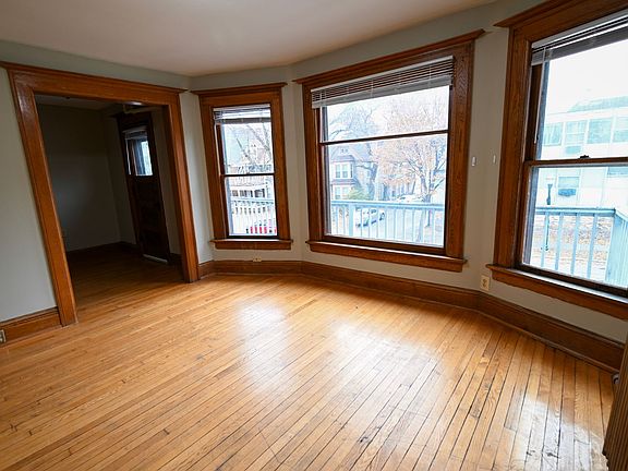 4th image of 407 W Main St