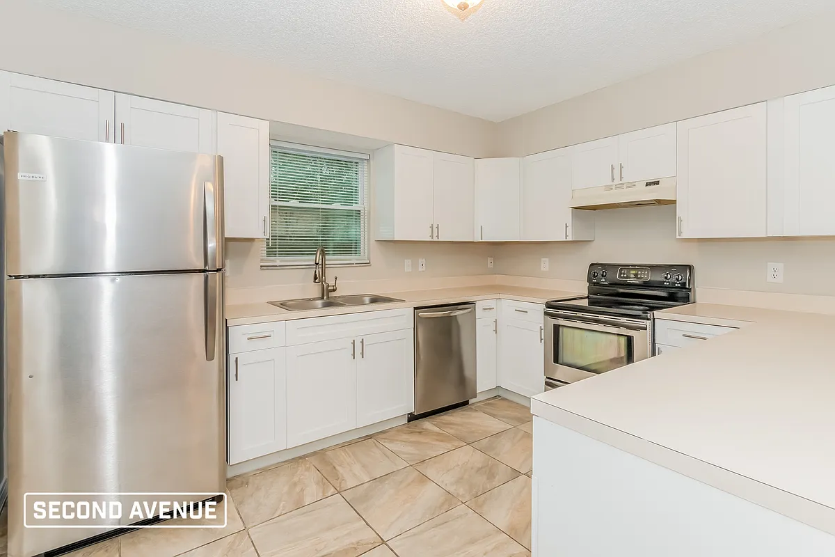 Building Photo - 6128 Key Hollow Ct