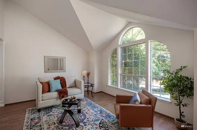 3 bed, 2.5 bath, 2177 sqft, $2,975 — Photo 3