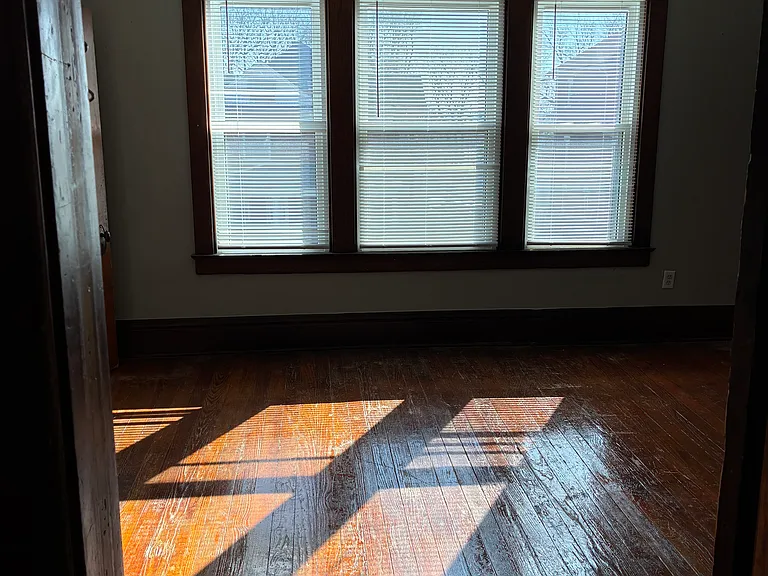 215 N 9th St — Photo 18