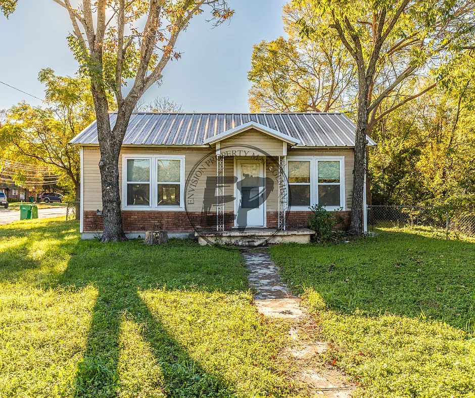 911 East Craven Avenue - 1 — Photo 1