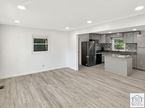 5th image of 470 Parkway Dr
